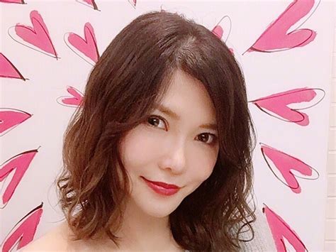 沖田杏梨 結婚|L奶「人間最強Body」沖田杏梨生了！ 素顏抱娃「秀女。